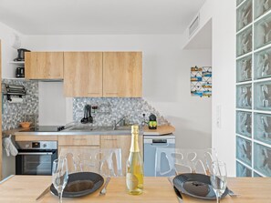 Kühlschrank, Mikrowelle, Ofen, Geschirrspüler