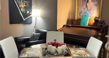 #3-Bedroom in a quiet and nice home to stay in West Edmonton Area