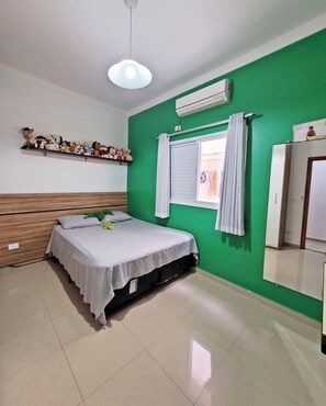 5 chambres, fer et planche à repasser, Wi-Fi, draps fournis