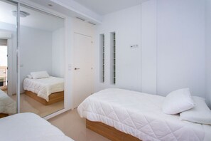 2 habitaciones, tabla de planchar con plancha y wifi gratis 
