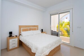 2 chambres, fer et planche à repasser, Wi-Fi gratuit, draps fournis