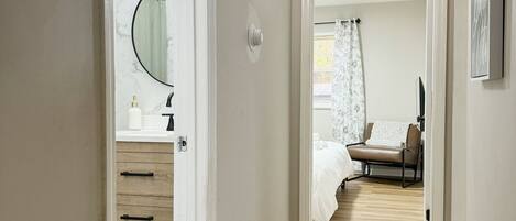 2 chambres, fer et planche à repasser, Wi-Fi gratuit, draps fournis