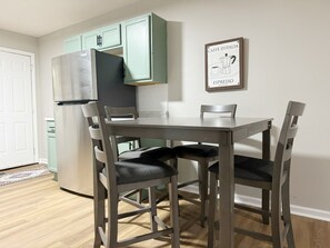 Dining - Cozy Corner / 2BR/1BA EVV Apartment (Evansville)