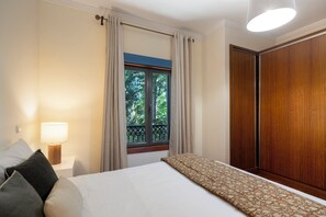 1 habitación, tabla de planchar con plancha, wifi y ropa de cama 