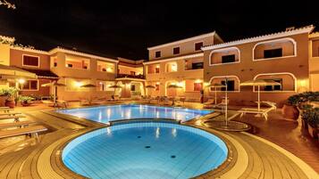UppvÀrmd pool