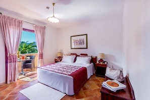 2 bedrooms, in-room safe, bed sheets