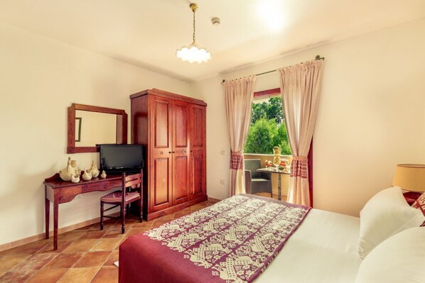 1 soverom, safe på rommet og sengetøy