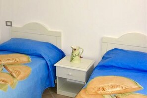 2 bedrooms, travel crib, WiFi