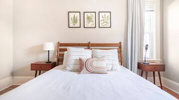 2 bedrooms, desk, iron/ironing board, WiFi