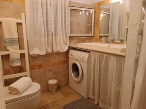 Hårføner, håndklær, såpe og sjampo