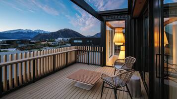 Luxury House, Lake View | Terrace/patio