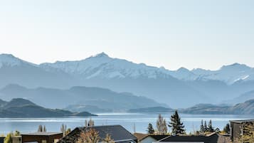 Luxury House, Lake View | View from room