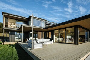Luxury House, Lake View | Terrace/patio - Platinum Ridge - Lake Views - Sleeps 8 (Wanaka)