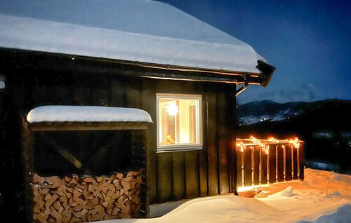 Moderne hytte midt i skibakken