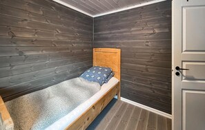 4 bedrooms, free WiFi, bed sheets