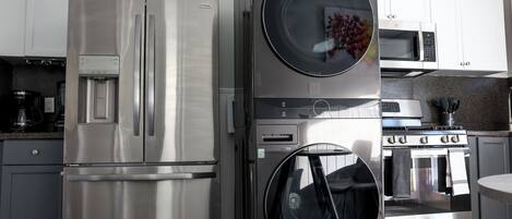 Refrigerador, microondas, horno, placa de cocina