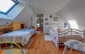 3 bedrooms, travel cot, free WiFi