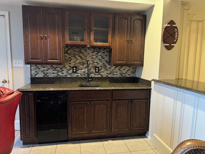 Spacious 5-bedroom house with WiFi and AC in charming Martinsville