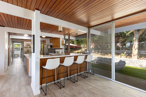 Mid-century Masterpiece With Pool Spa Tesla