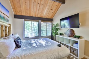 House | 2 bedrooms - Hot Tub Walk 2 Summit Massage Chair BBQ (Big Bear Lake)