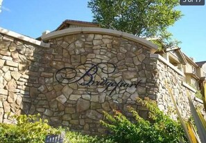 A stone wall with the words "Bridgeport" written on it. - Pool and Gym Access Luxury Condo (San Diego)