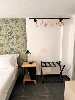2 bedrooms, desk, iron/ironing board, travel cot