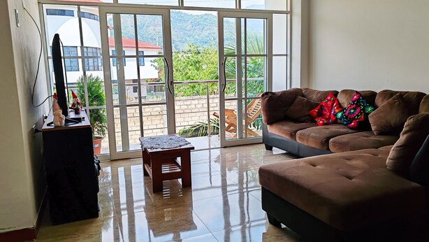 Family Apartment, 4 Bedrooms, Balcony, Mountain View | Wi-fi percuma, cadar katil 