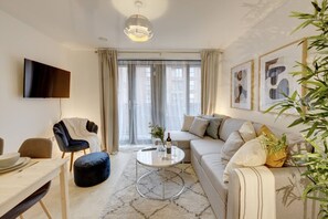 Apartment - Lovely Flat in Kiln Close With Free Parking (Gloucester)