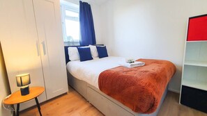 Villa | 4 bedrooms - Cheerful 4-bedroom House (Cheltenham)