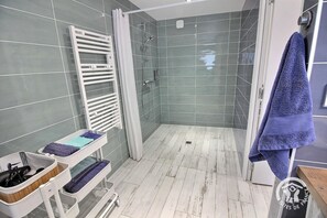 Shower, hair dryer, towels - La Boucalinière - PLURIEN (PLURIEN)