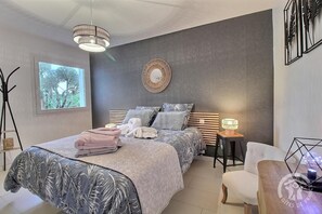 1 habitación, tabla de planchar con plancha, wifi gratis y ropa de cama