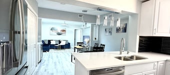 New Fresh House in Seminole Close to Beach