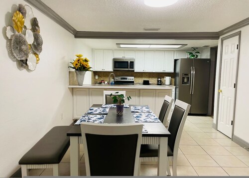 Home Close to Saint Pete Pier Quiet Spacious