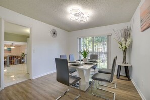 House | 5 bedrooms, desk - Pool Spacious Central Home 7mile to Beach (Tampa)