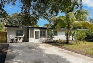 5 bedrooms - Pool Home in Seminole 5miles to Beach (Seminole)