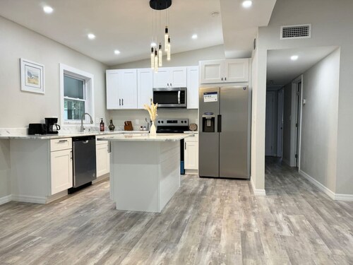 Pool Home in Seminole 5miles to Beach