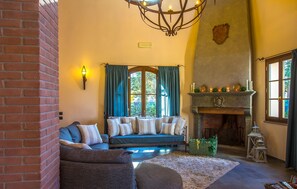 Televisión, chimenea y tenis de mesa 