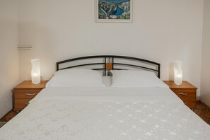 House | 5 bedrooms, individually furnished, iron/ironing board