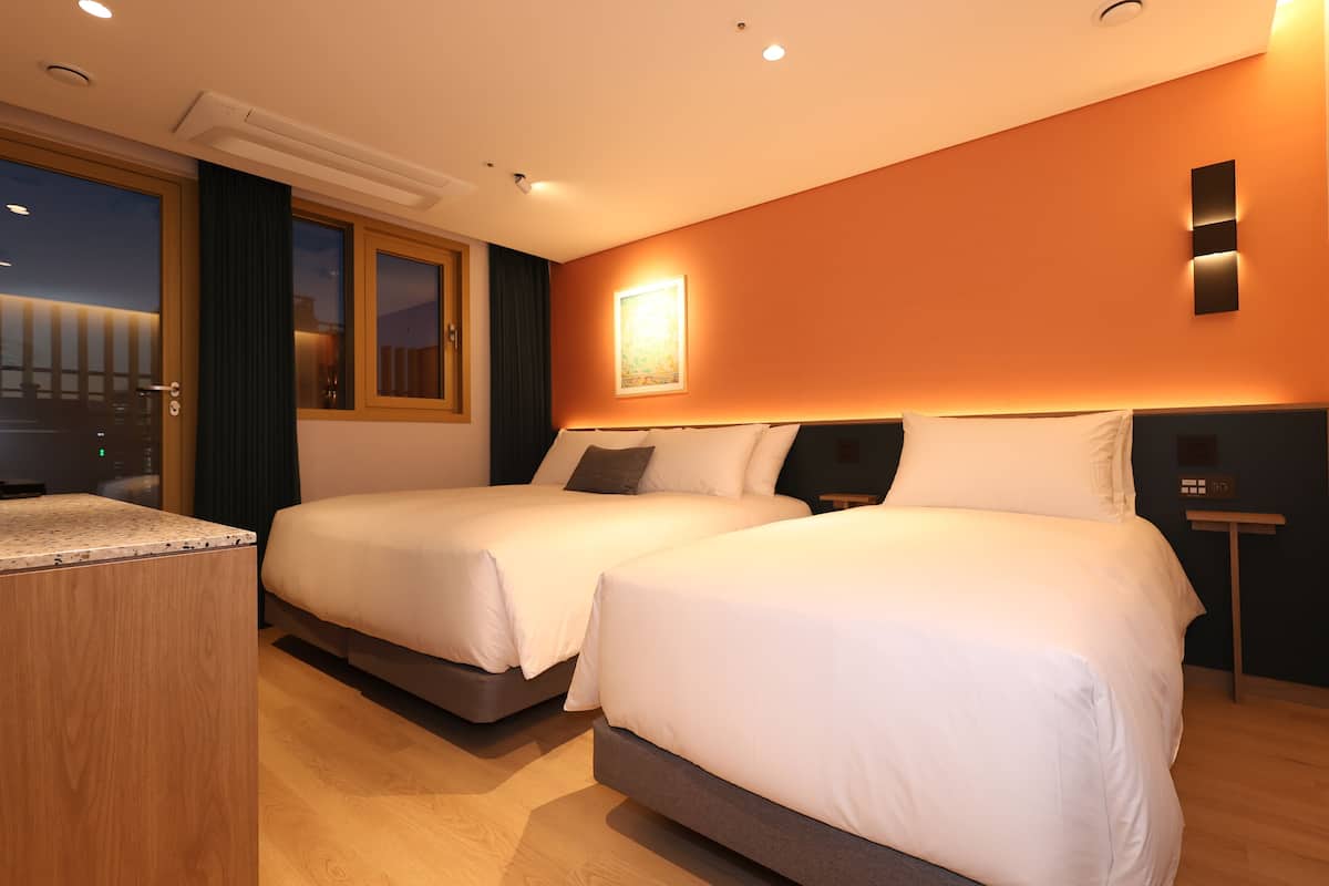 Blackout drapes, WiFi (free), bed sheets