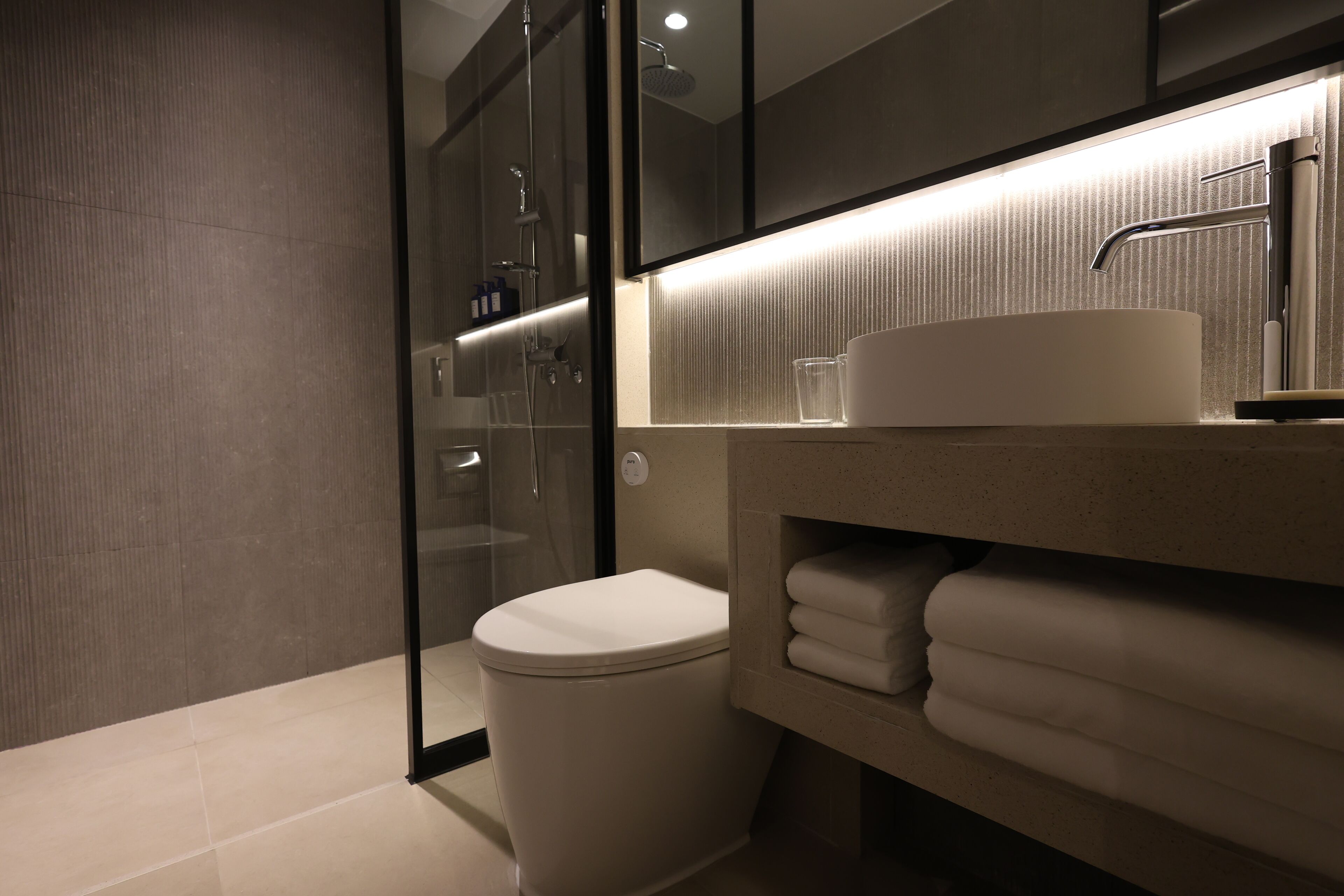 Urban Bath Terrace Family | Bathroom | Shower, hair dryer, slippers, soap