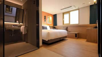 Deluxe tweepersoonskamer | 1 slaapkamer, een kluis op de kamer, verduisterende gordijnen