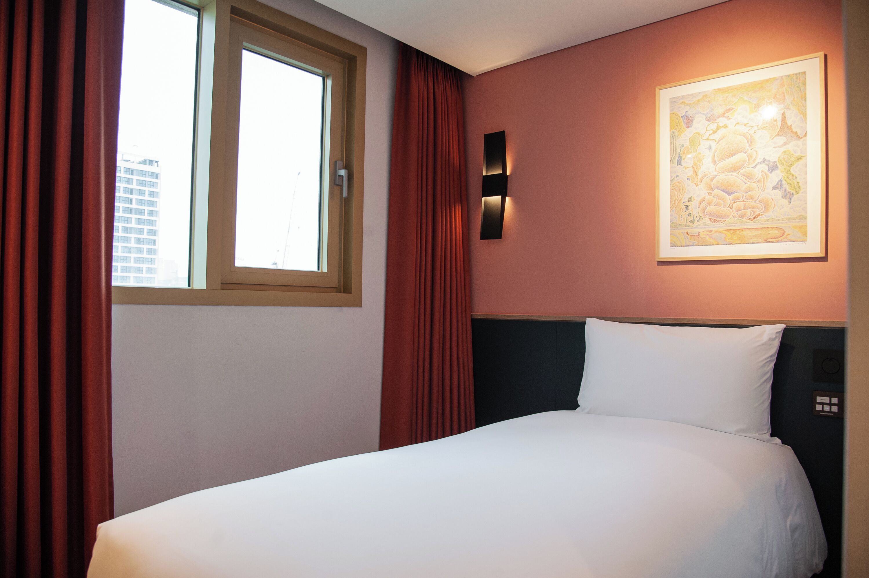 Cozy Single | Coffres-forts dans les chambres, rideaux occultants, Wi-Fi gratuit