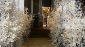 The entrance to a building with a sign reading "NEUBLANC Control Management". - New Blanc Central Myeongdong (Seoul)