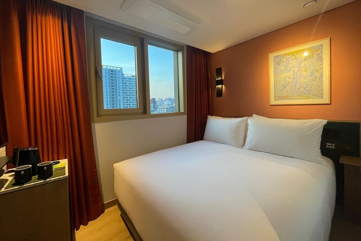 1 bedroom, in-room safe, blackout curtains, free WiFi