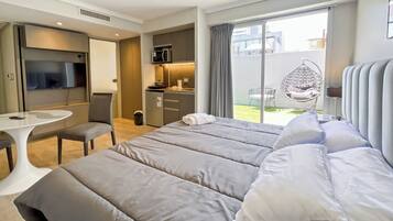 Laptop workspace, free WiFi