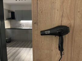 Apartamento, cozinha, vista para o jardim | Área de estar | TV