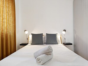 2 Schlafzimmer, Schreibtisch, Bügeleisen/Bügelbrett, kostenloses WLAN