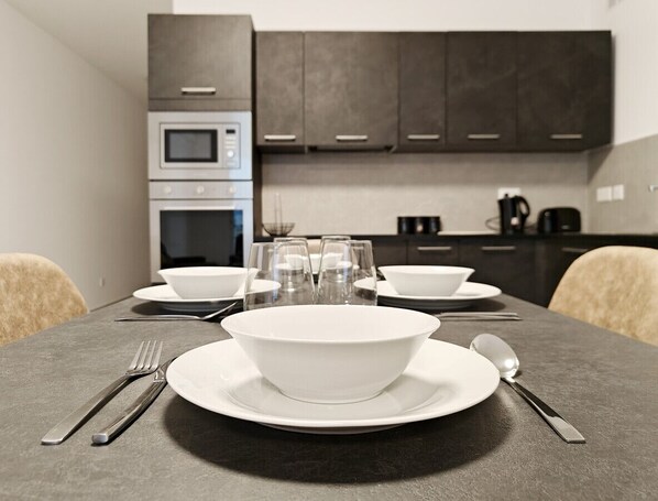 Fridge, microwave, oven, stovetop - Blue Pearl 2 bedroom (Il-Qrendi)