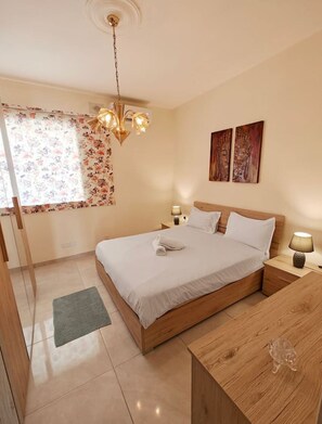 1 chambre, fer et planche à repasser, Wi-Fi gratuit, draps fournis