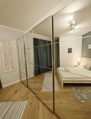 2 chambres, fer et planche à repasser, Wi-Fi gratuit, draps fournis